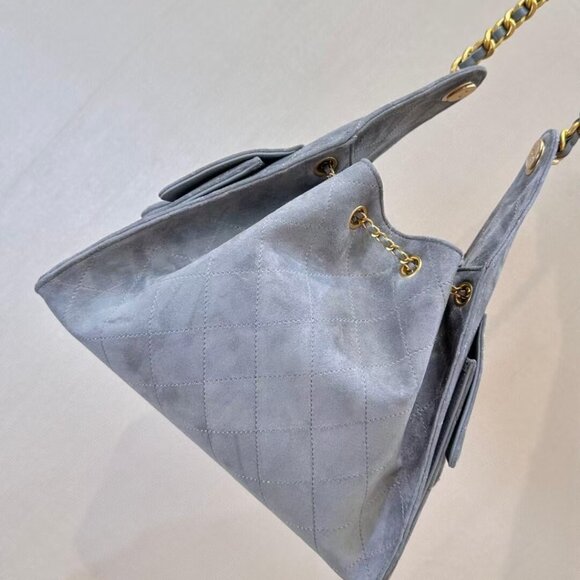 Classic CHANEL Bag: A Stylish and Versatile Choice for Elegance - Picture 8 of 8